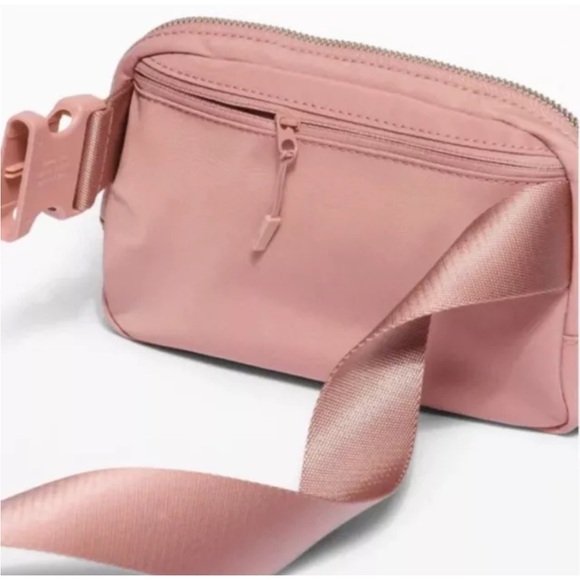 🆕 NWT Lululemon Everywhere Belt Bag 1L Pink Pastel - Picture 5 of 8